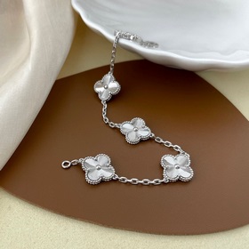 VCA Van Cleef & Arpels Четырехлистный клевер с лазерной грави