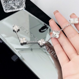 VCA Van Cleef & Arpels Четырехлистный клевер с лазерной грави
