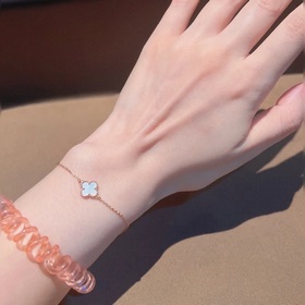 Vca Van Cleef & Arpels - классический четырехлистный клевер, 