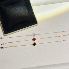 Vca Van Cleef & Arpels - классический четырехлистный клевер, 