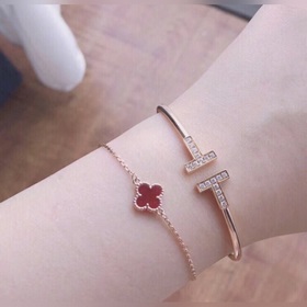 Vca Van Cleef & Arpels - классический четырехлистный клевер, 
