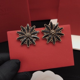 Номер FSED0006 Versace Серьги-гвоздики с черными бриллиантами в ф