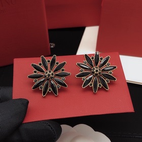 Номер FSED0006 Versace Серьги-гвоздики с черными бриллиантами в ф