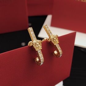 Номер FSED0005 Сережки-гвоздики Versace с бриллиантами в форме бу
