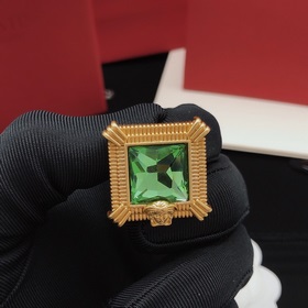 Номер FSED0010 Versace квадратные серьги с зелеными бриллиантами