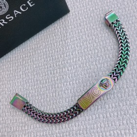 Браслет Versace с логотипом Duma. Элегантный и стильный, он однов