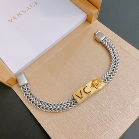 Браслет Versace с логотипом Duma. Элегантный и стильный, он однов