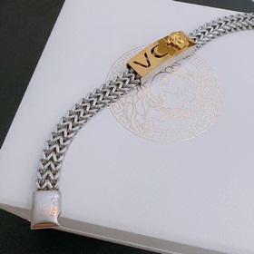 Браслет Versace с логотипом Duma. Элегантный и стильный, он однов