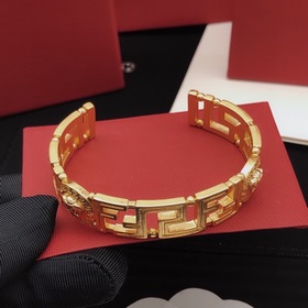 Номер FSSZ0002 Браслет Versace, золотой