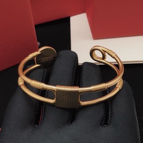 Номер FSSZ0005 Браслет Versace с полосками