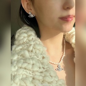 Классические серьги Vivienne Westwood Серьги-гвоздики Vivienne We
