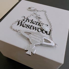 Классический браслет «Большой Сатурн» от Vivienne Westwood! Брита