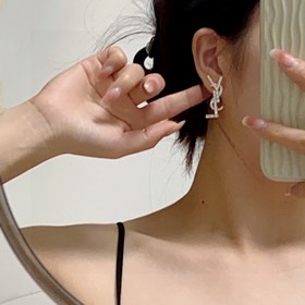 Новые серьги YSL Saint Laurent с бриллиантами. Красота никогда не