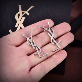 YSL Saint Laurent буквальные серьгиз оригинальной латуни. Компани