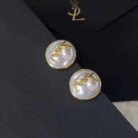 1880140  Серьги-гвоздики YSL Saint Laurent с буквами жемчужинами