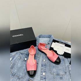 Новая модель весна-лето 2023 от Chanel — модные сандалии на толст