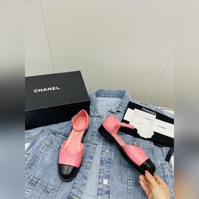 Новая модель весна-лето 2023 от Chanel — модные сандалии на толст