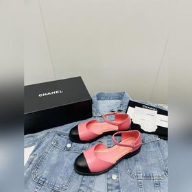 Новая модель весна-лето 2023 от Chanel — модные сандалии на толст