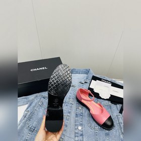 Новая модель весна-лето 2023 от Chanel — модные сандалии на толст