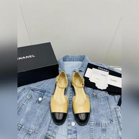 Новая модель весна-лето 2023 от Chanel — модные сандалии на толст
