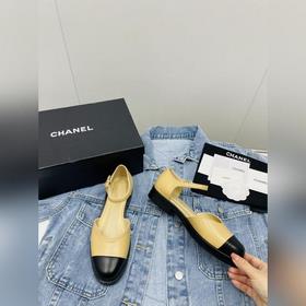 Новая модель весна-лето 2023 от Chanel — модные сандалии на толст