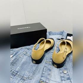 Новая модель весна-лето 2023 от Chanel — модные сандалии на толст