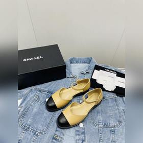 Новая модель весна-лето 2023 от Chanel — модные сандалии на толст