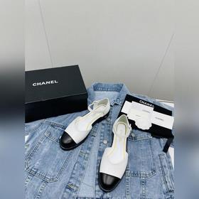 Новая модель весна-лето 2023 от Chanel — модные сандалии на толст