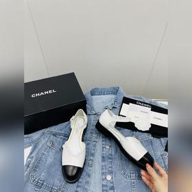 Новая модель весна-лето 2023 от Chanel — модные сандалии на толст