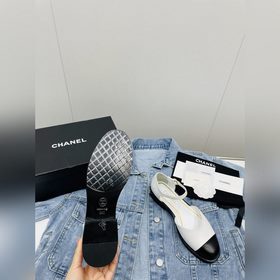 Новая модель весна-лето 2023 от Chanel — модные сандалии на толст