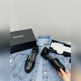 Новая модель весна-лето 2023 от Chanel — модные сандалии на толст