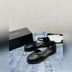 Новая модель весна-лето 2023 от Chanel — модные сандалии на толст