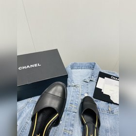 Новая модель весна-лето 2023 от Chanel — модные сандалии на толст