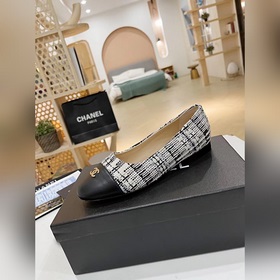 Chanel 2023 осенние новинки, туфли с двойным C-образным узором. В