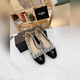 Chanel 2023 осенние новинки, туфли с двойным C-образным узором. В