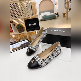 Chanel 2023 осенние новинки, туфли с двойным C-образным узором. В