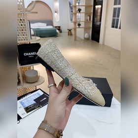 Chanel 2023 осенние новинки, туфли с двойным C-образным узором. В