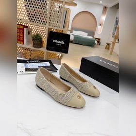 Chanel 2023 осенние новинки, туфли с двойным C-образным узором. В