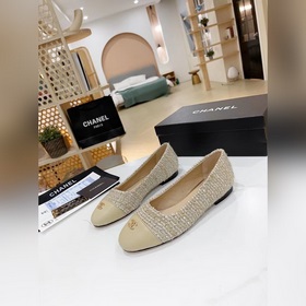 Chanel 2023 осенние новинки, туфли с двойным C-образным узором. В