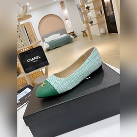 Chanel 2023 осенние новинки, туфли с двойным C-образным узором. В