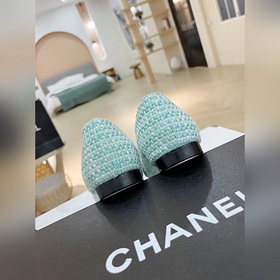 Chanel 2023 осенние новинки, туфли с двойным C-образным узором. В