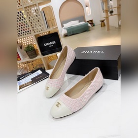 Chanel 2023 осенние новинки, туфли с двойным C-образным узором. В
