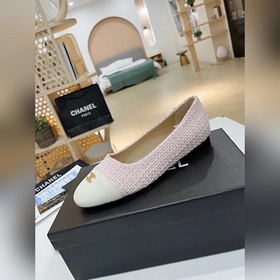 Chanel 2023 осенние новинки, туфли с двойным C-образным узором. В