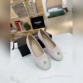 Chanel 2023 осенние новинки, туфли с двойным C-образным узором. В