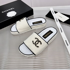 Chanel 23 осень-зима： меховые тапочки-муллер, популярная модель