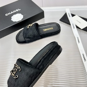 Chanel 23 осень-зима： меховые тапочки-муллер, популярная модель