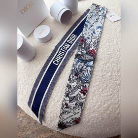 Dior создает уникальный, но в то же время знакомый образ. Очень х