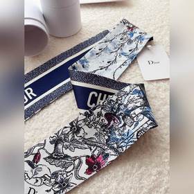 Dior создает уникальный, но в то же время знакомый образ. Очень х