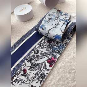 Dior создает уникальный, но в то же время знакомый образ. Очень х
