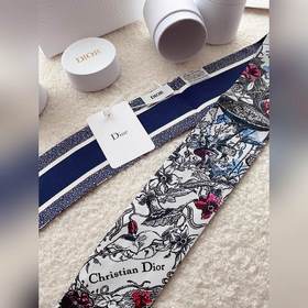 Dior создает уникальный, но в то же время знакомый образ. Очень х